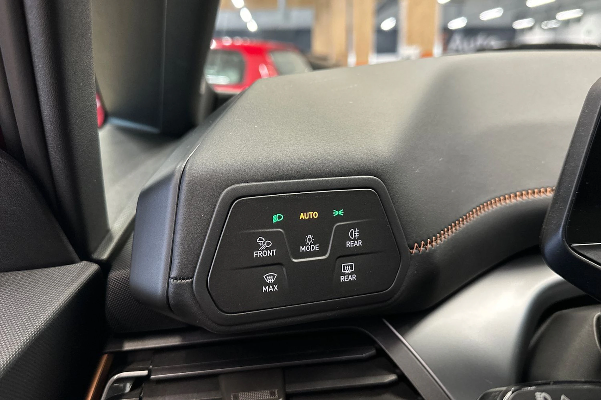 punainen CUPRA Born 2023 kuva 30.