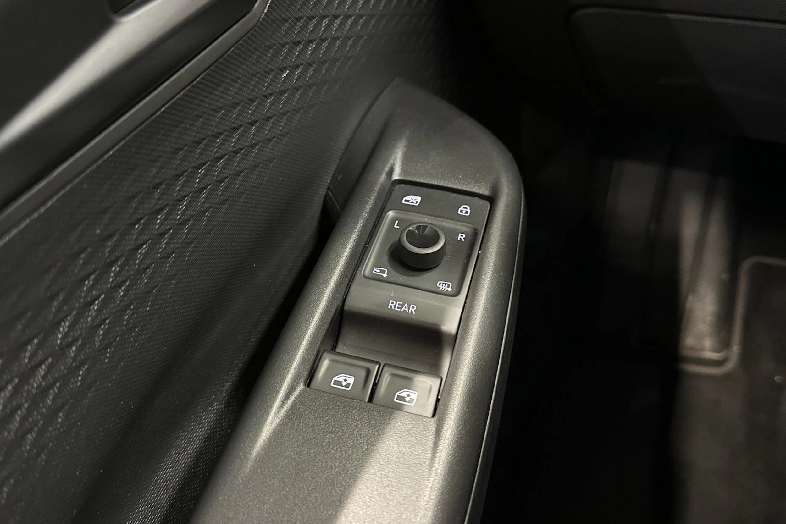 punainen CUPRA Born 2023 kuva 31.