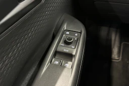 punainen CUPRA Born 2023 kuva 31.