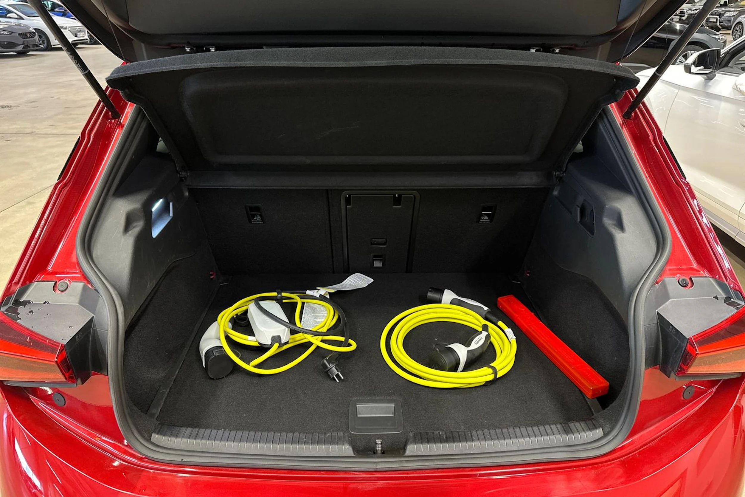 punainen CUPRA Born 2023 kuva 32.