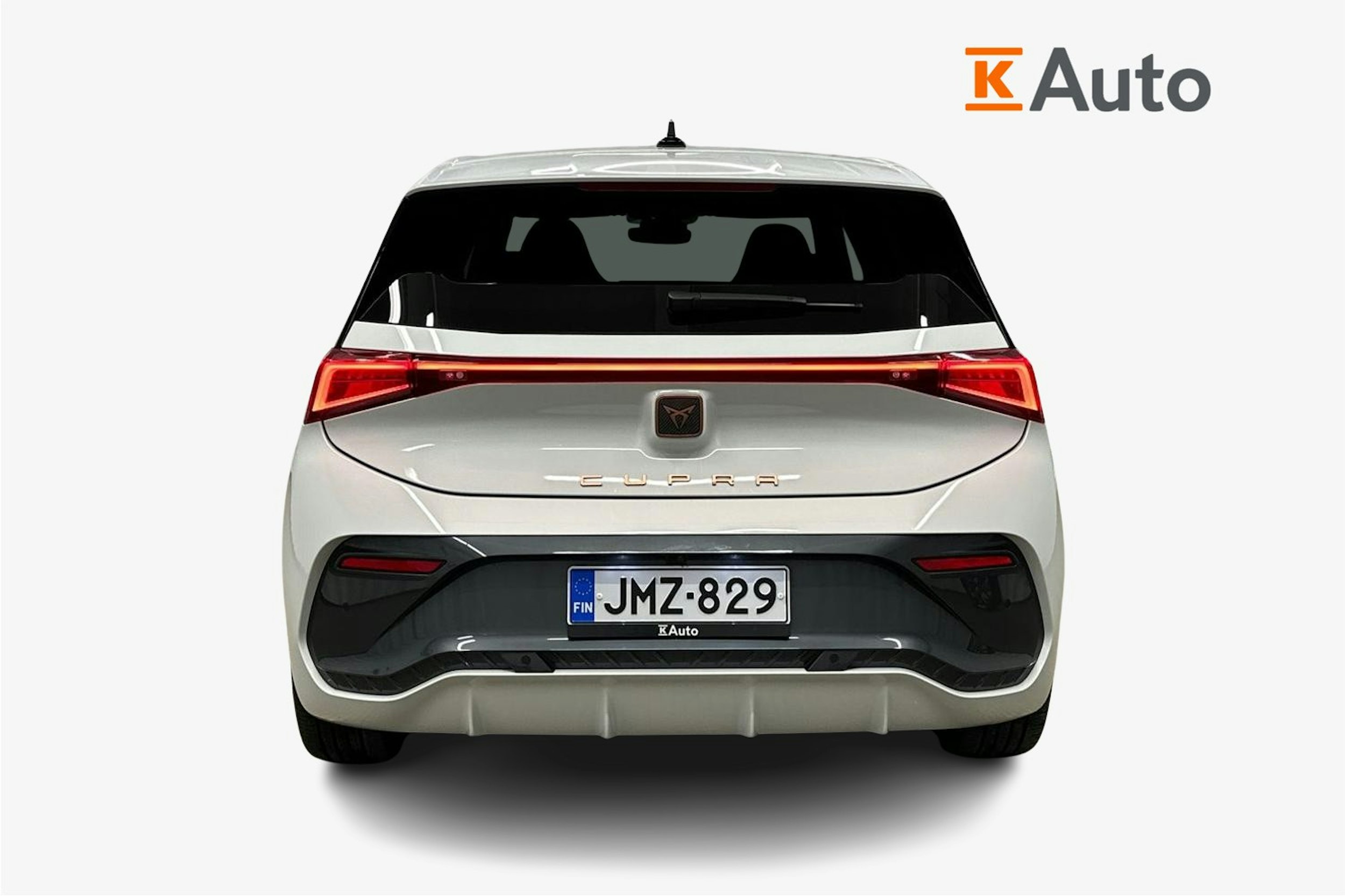 valkoinen CUPRA Born 2023 kuva 3.
