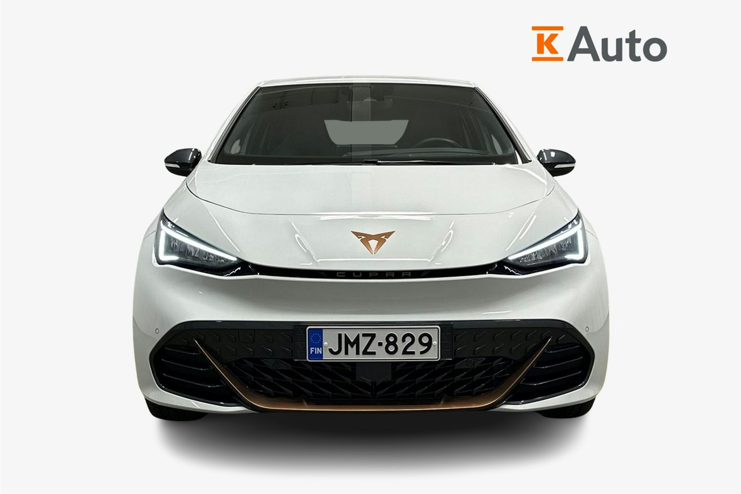 valkoinen CUPRA Born 2023 kuva 4.
