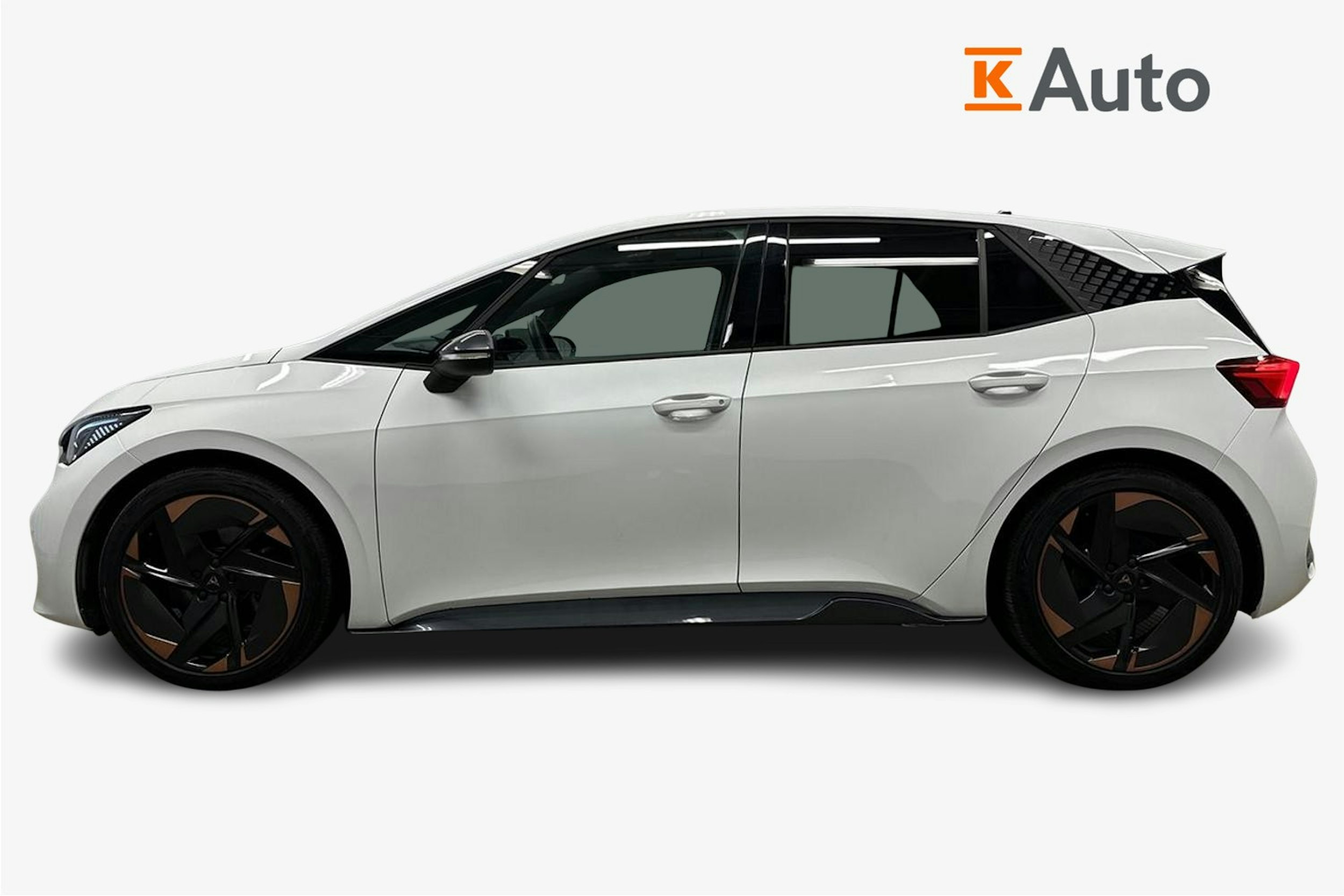 valkoinen CUPRA Born 2023 kuva 5.