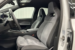 valkoinen CUPRA Born 2023 kuva 12.
