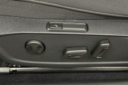 valkoinen CUPRA Born 2023 kuva 13.