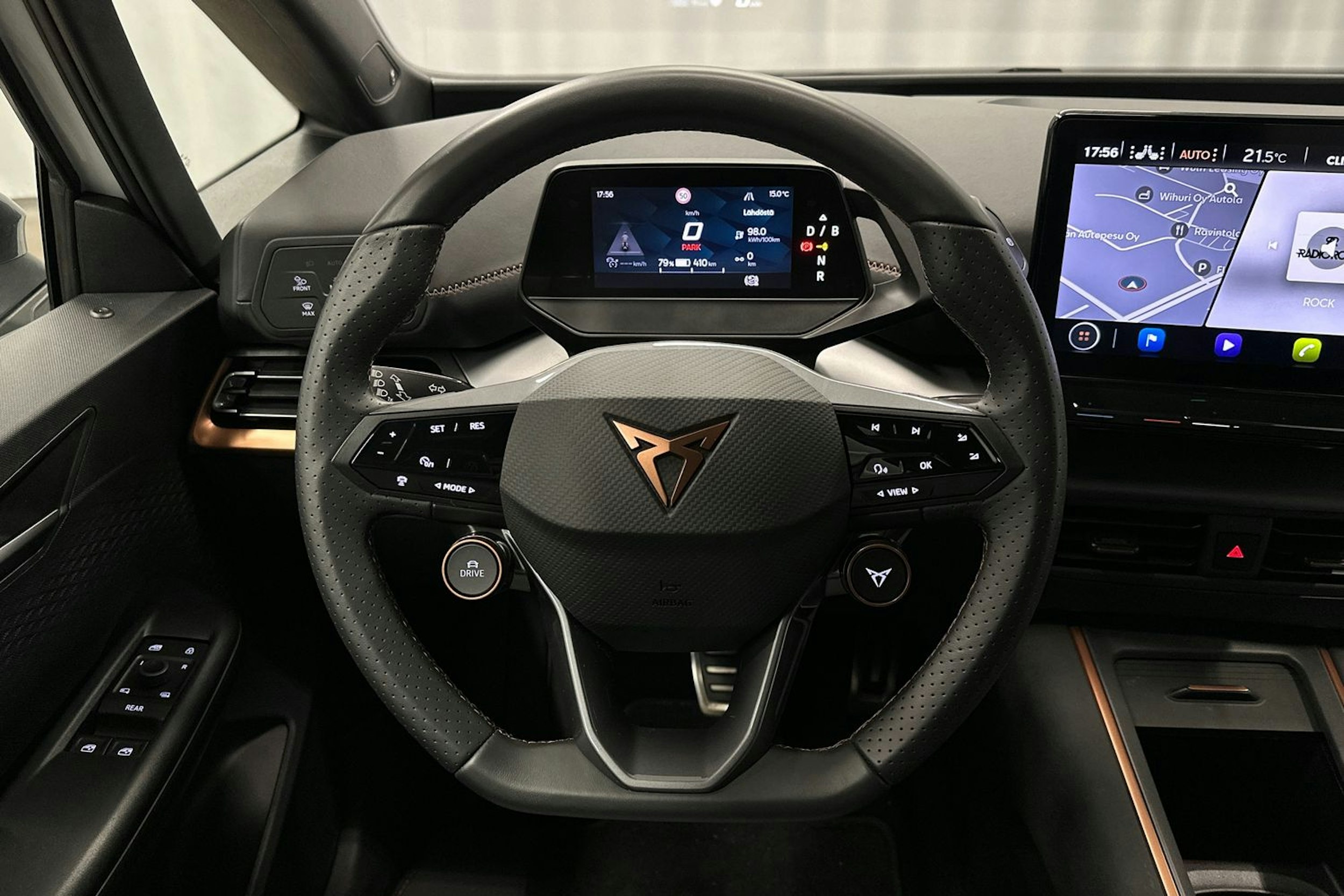 valkoinen CUPRA Born 2023 kuva 15.