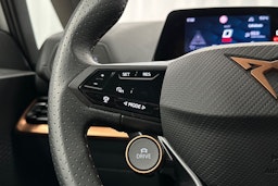 valkoinen CUPRA Born 2023 kuva 16.