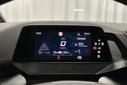 valkoinen CUPRA Born 2023 kuva 18.