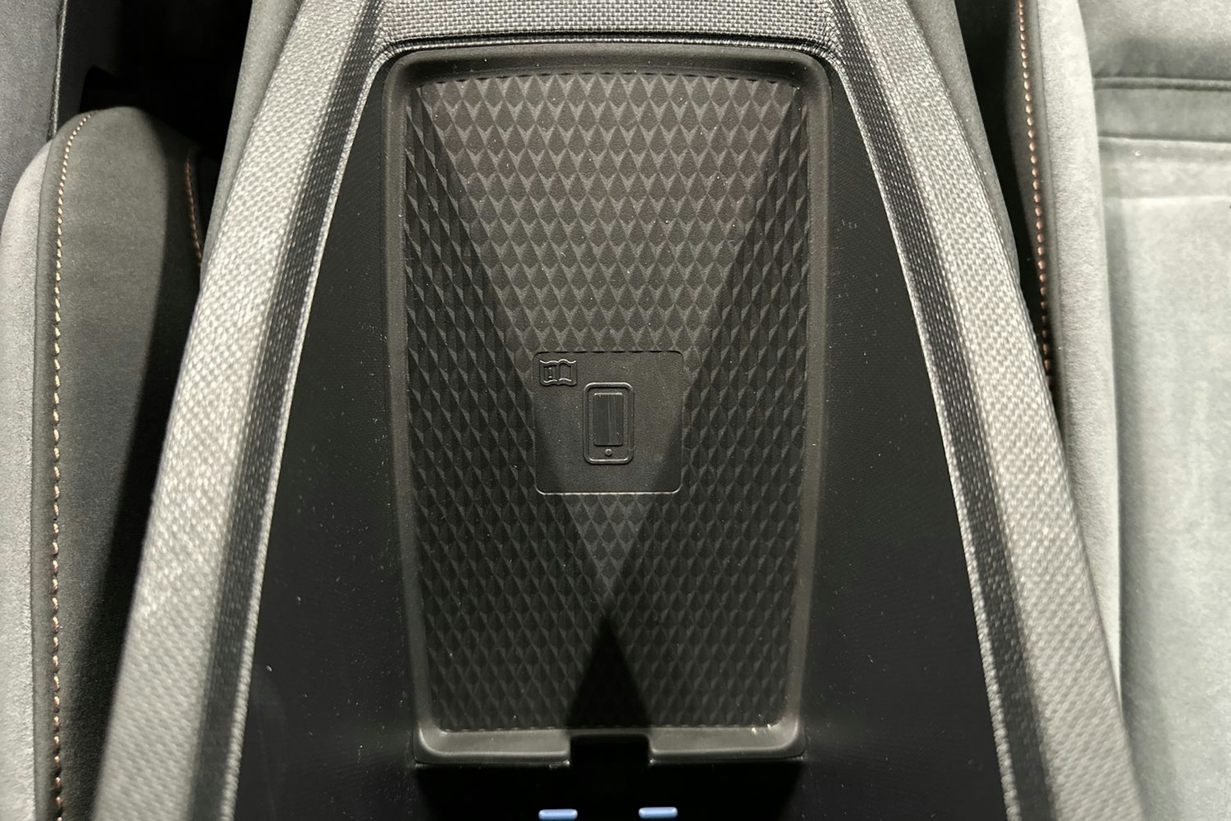 valkoinen CUPRA Born 2023 kuva 22.