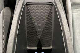 valkoinen CUPRA Born 2023 kuva 22.