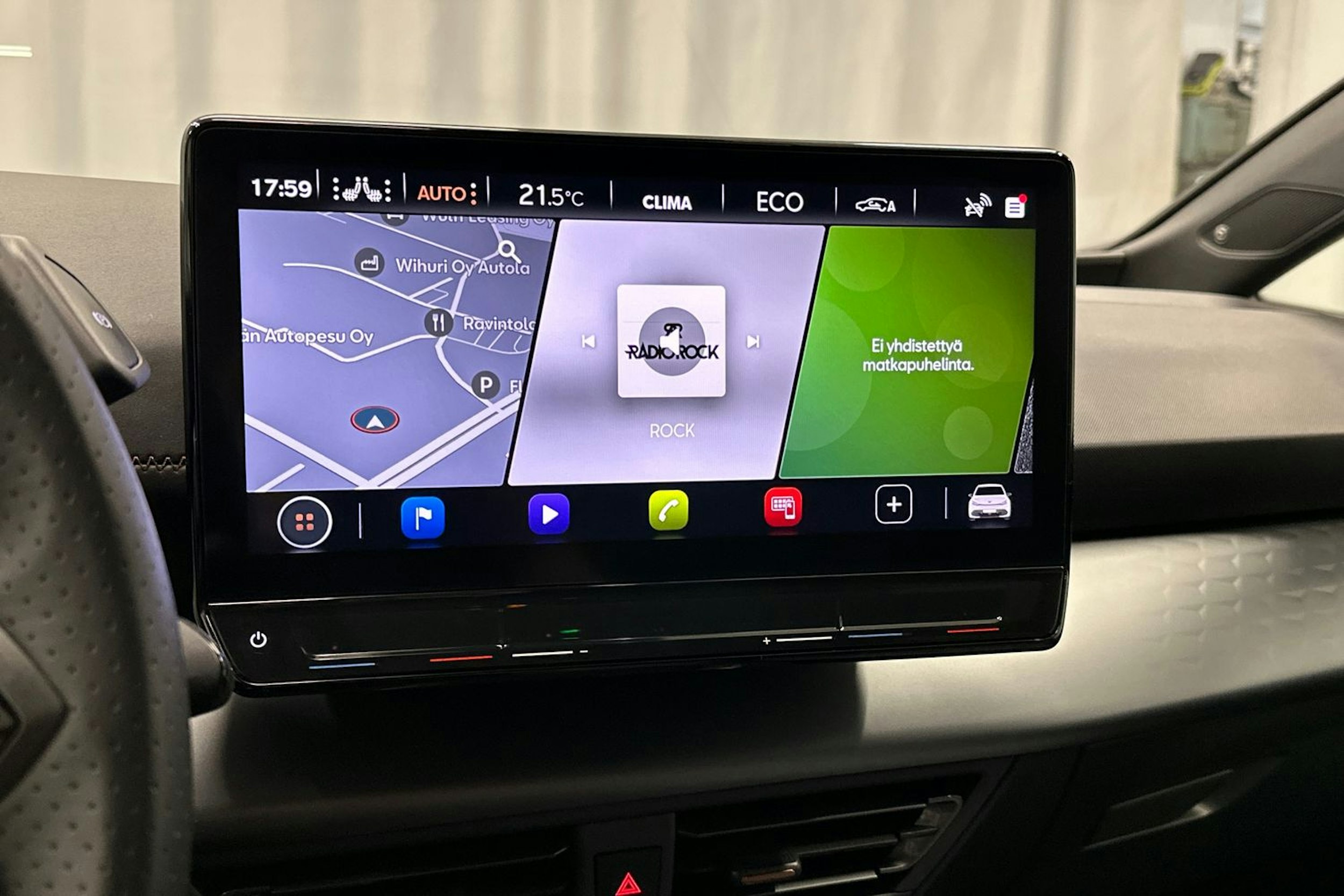 valkoinen CUPRA Born 2023 kuva 23.