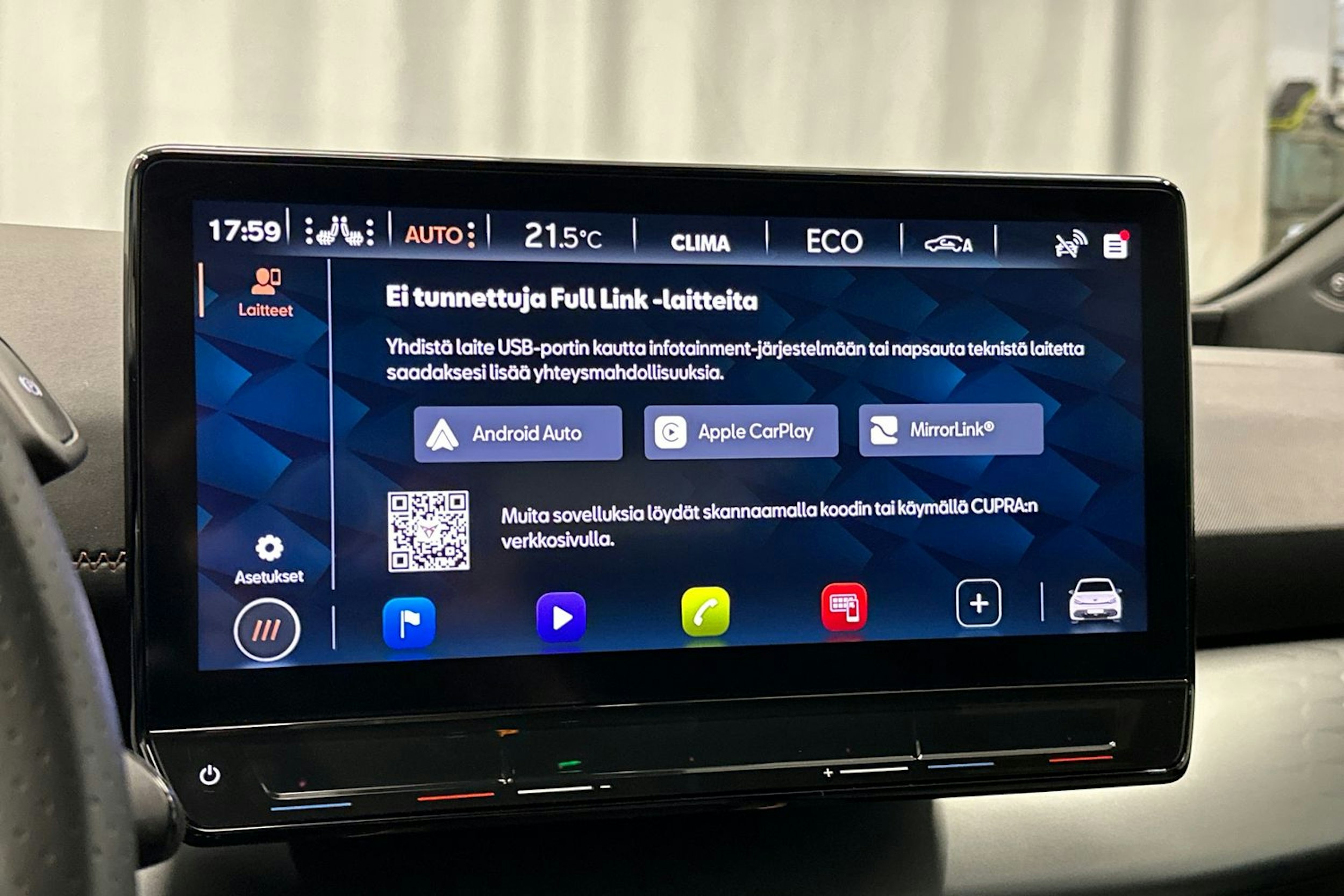 valkoinen CUPRA Born 2023 kuva 25.