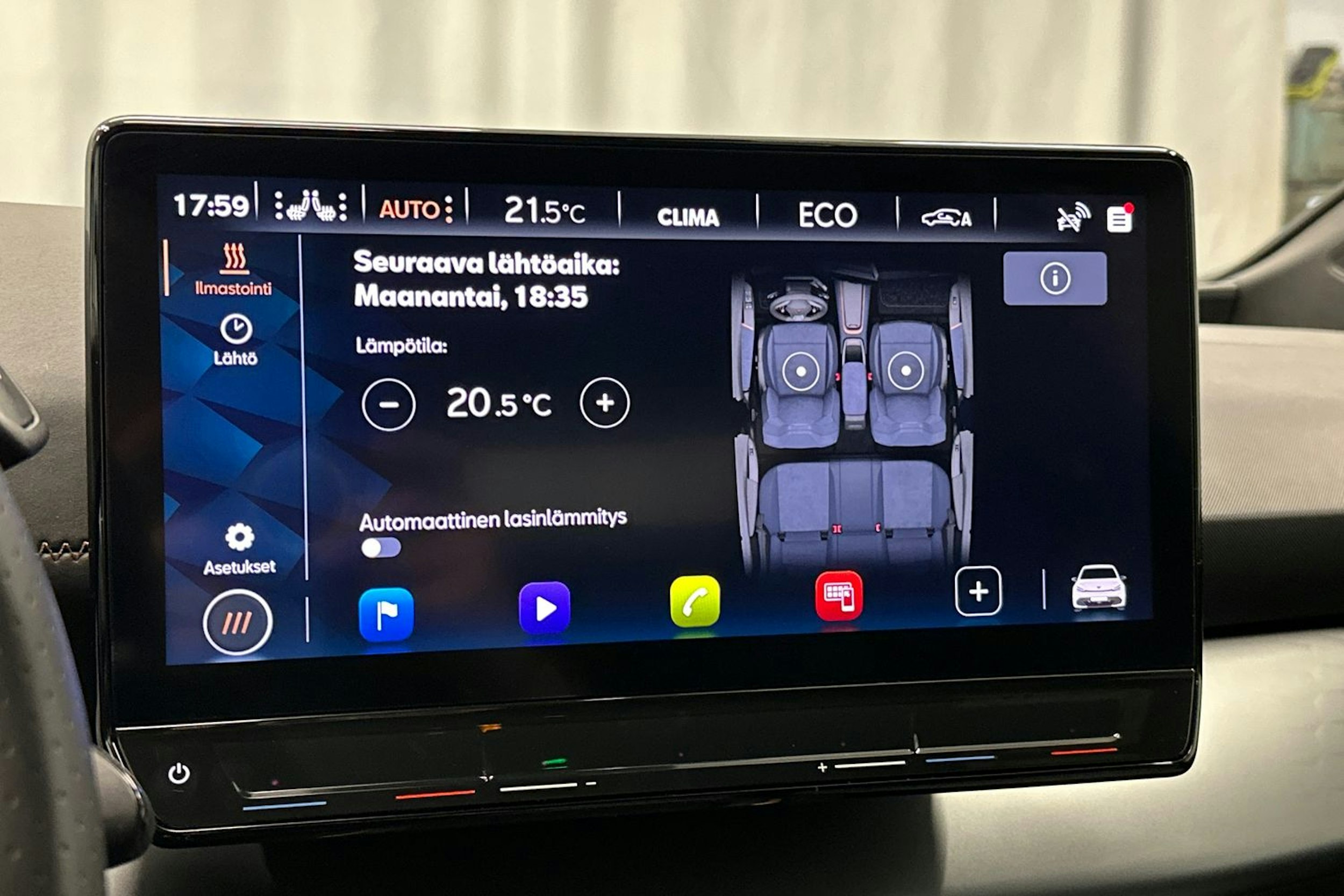 valkoinen CUPRA Born 2023 kuva 26.