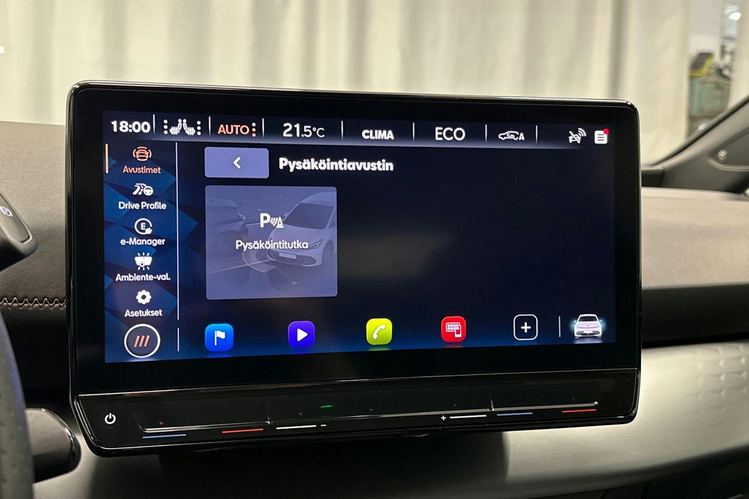 valkoinen CUPRA Born 2023 kuva 29.