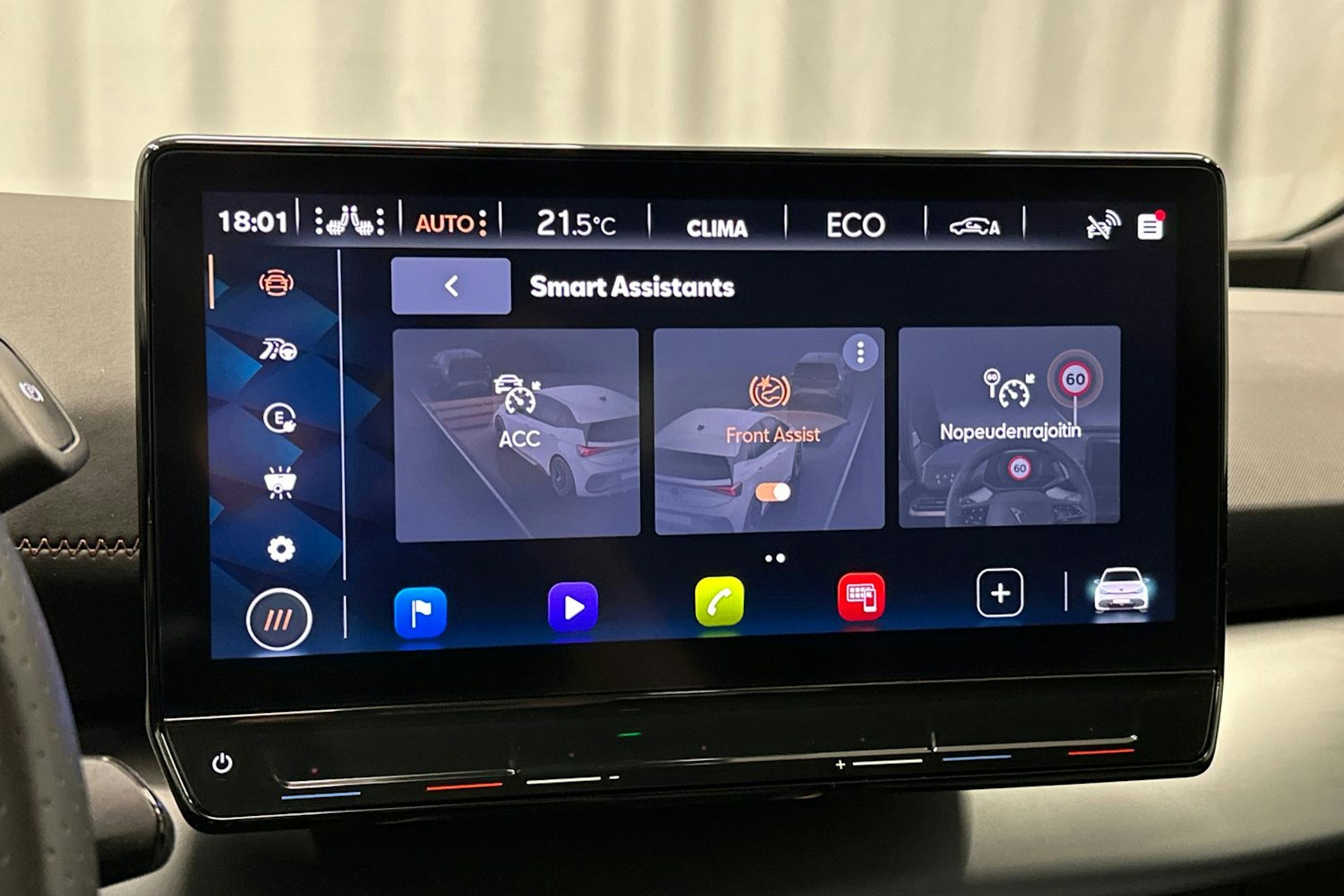 valkoinen CUPRA Born 2023 kuva 31.