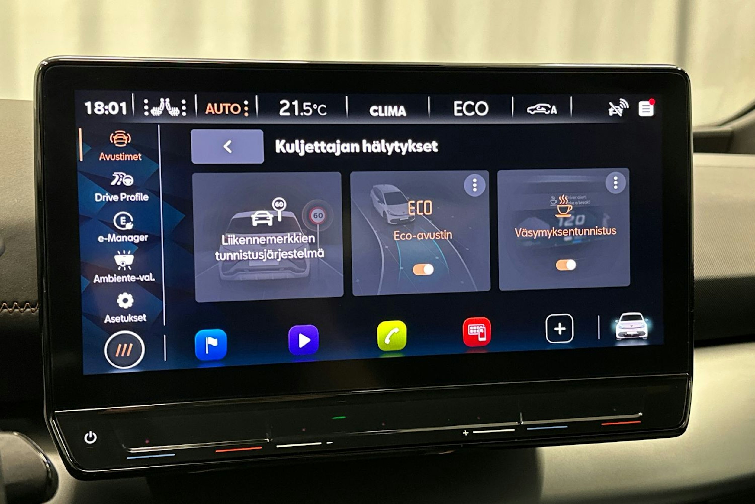valkoinen CUPRA Born 2023 kuva 32.