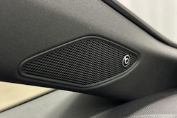 valkoinen CUPRA Born 2023 kuva 34.