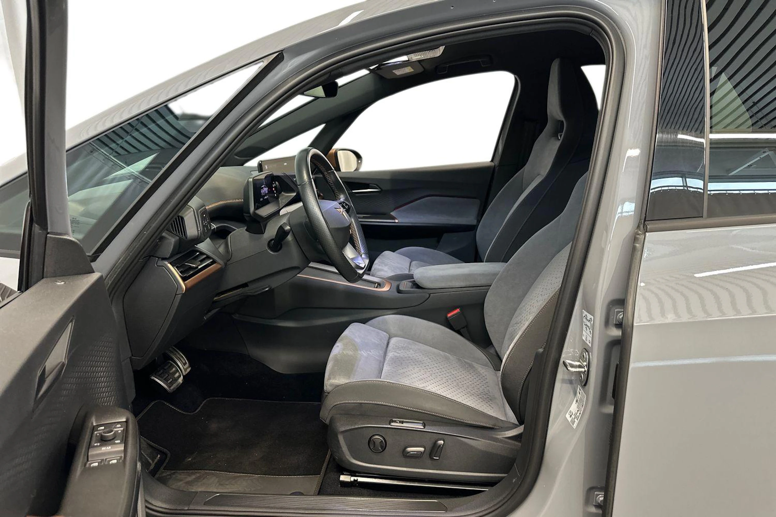 harmaa CUPRA Born 2023 kuva 11.