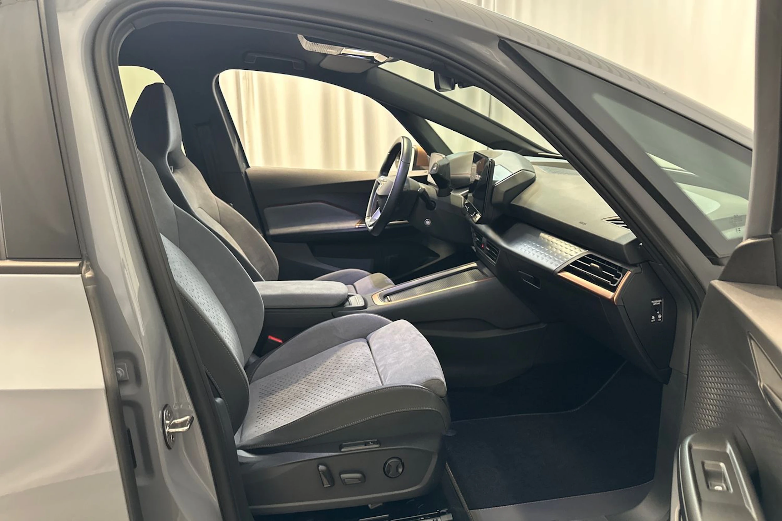 harmaa CUPRA Born 2023 kuva 16.