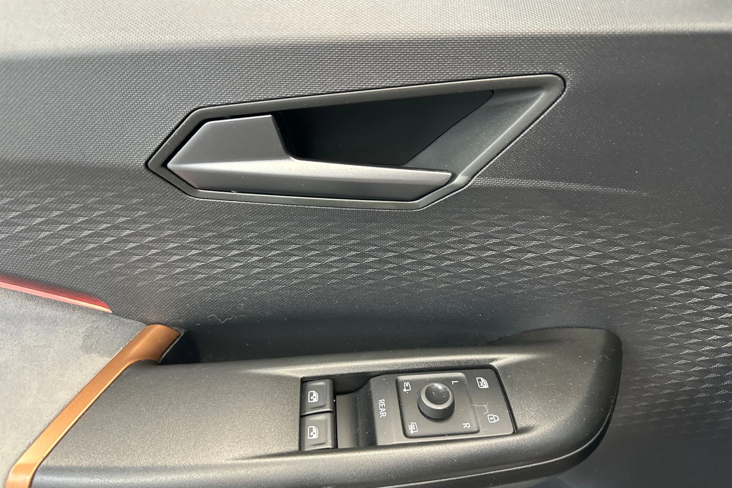 harmaa CUPRA Born 2023 kuva 18.