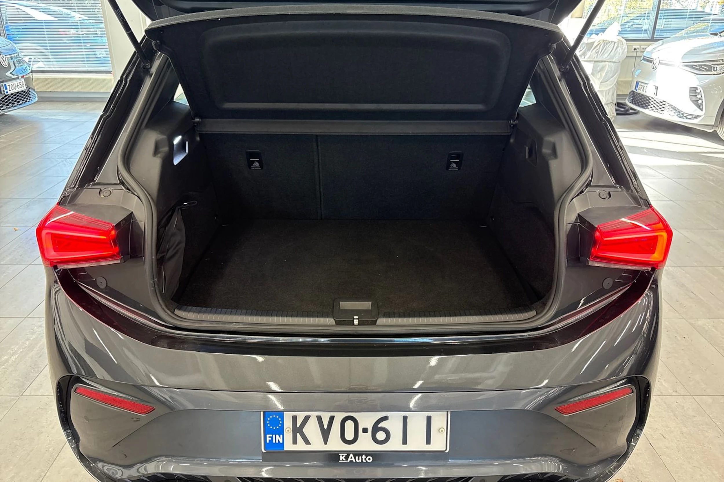 harmaa CUPRA Born 2023 kuva 15.