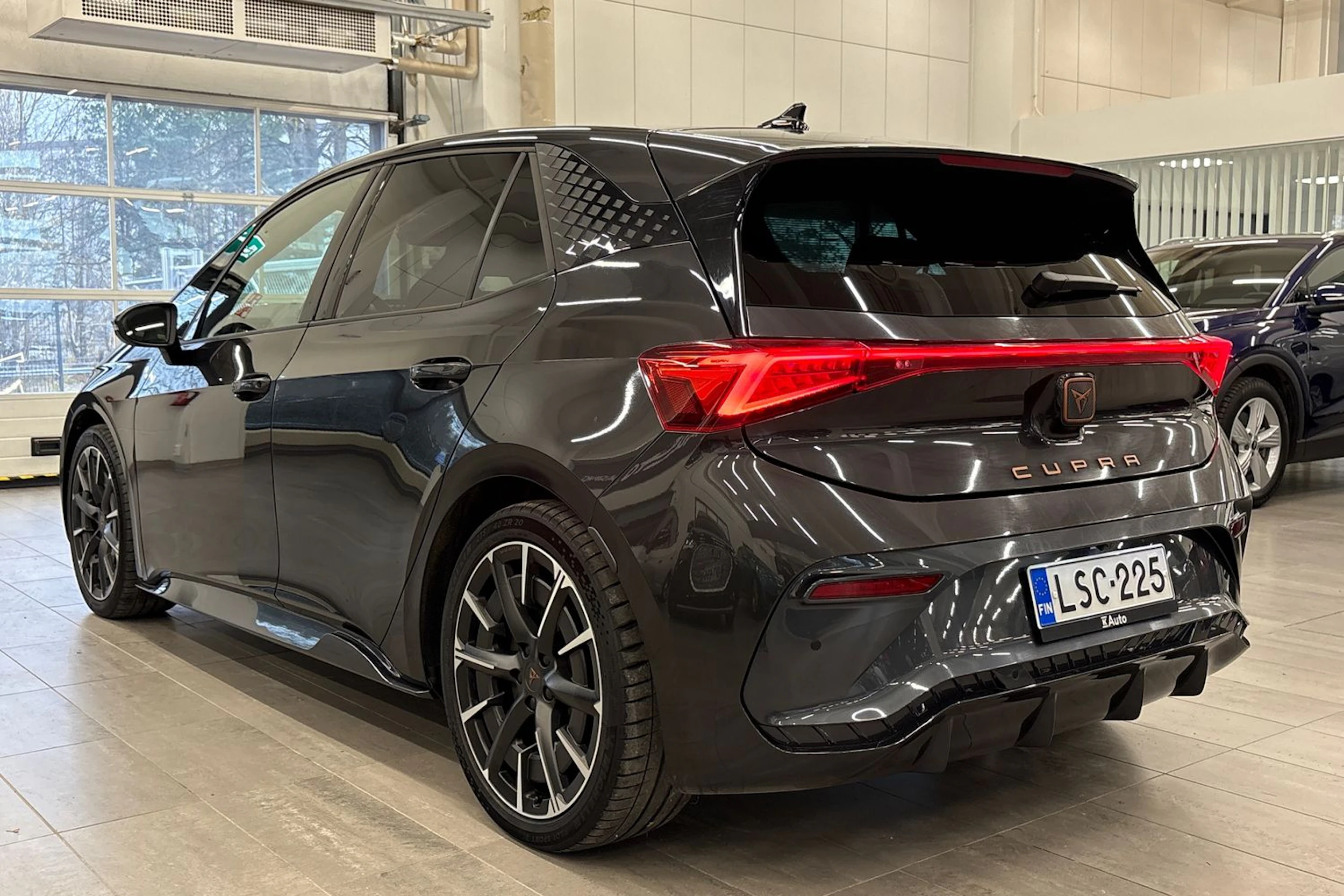 harmaa CUPRA Born 2023 kuva 2.