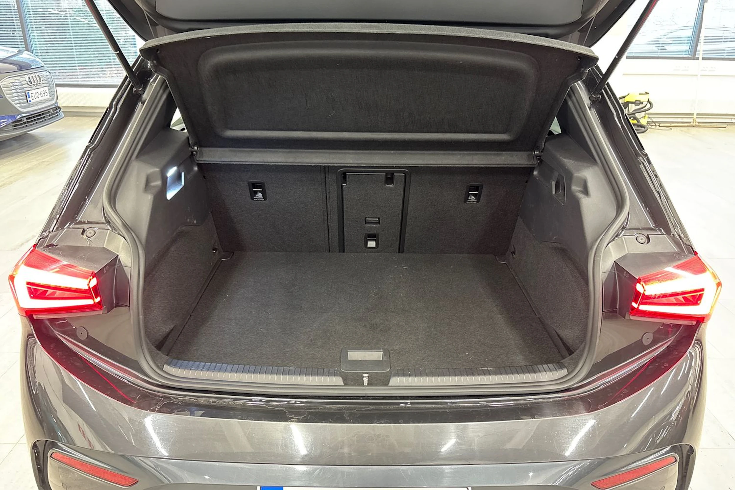 harmaa CUPRA Born 2023 kuva 16.