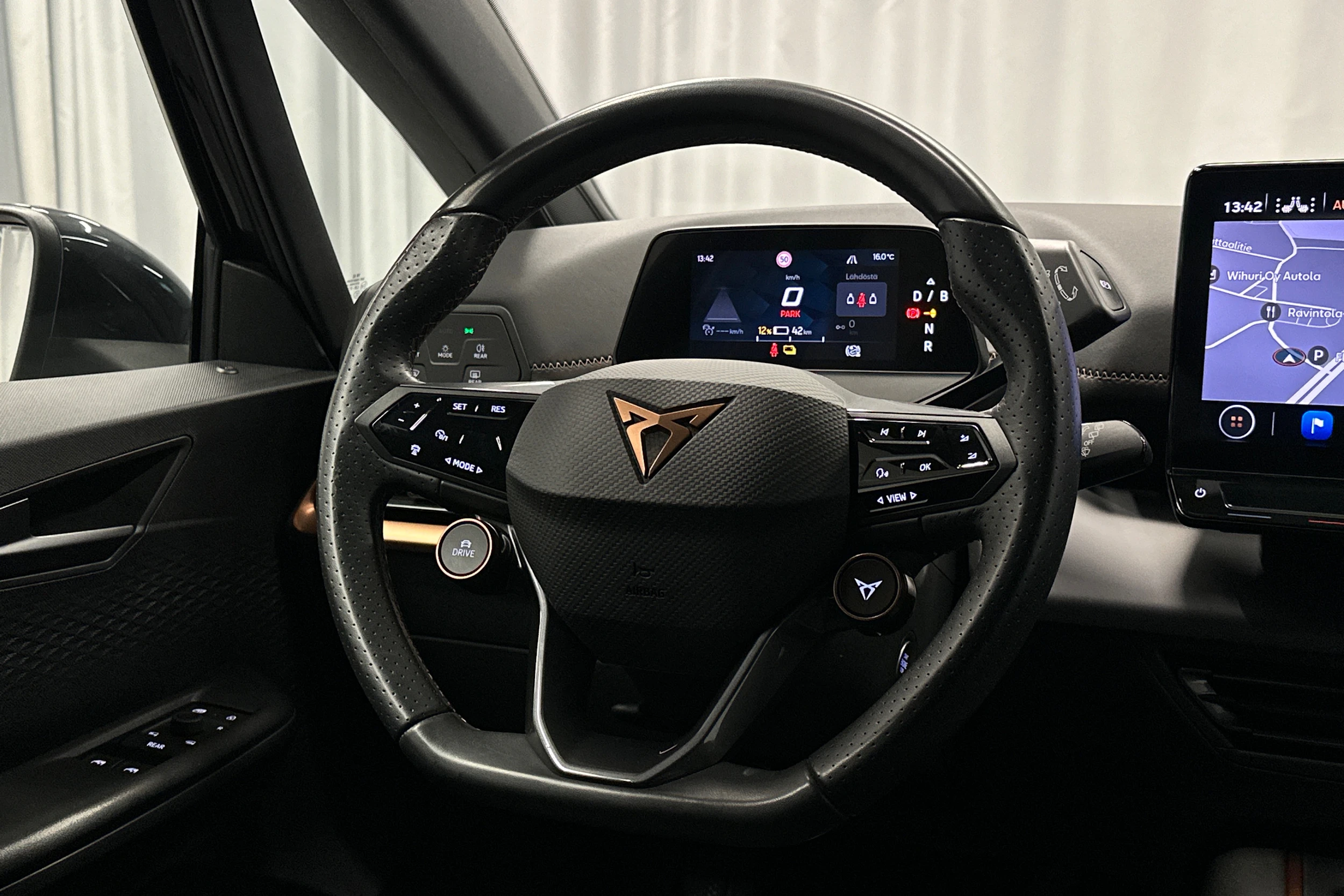 harmaa CUPRA Born 2023 kuva 13.