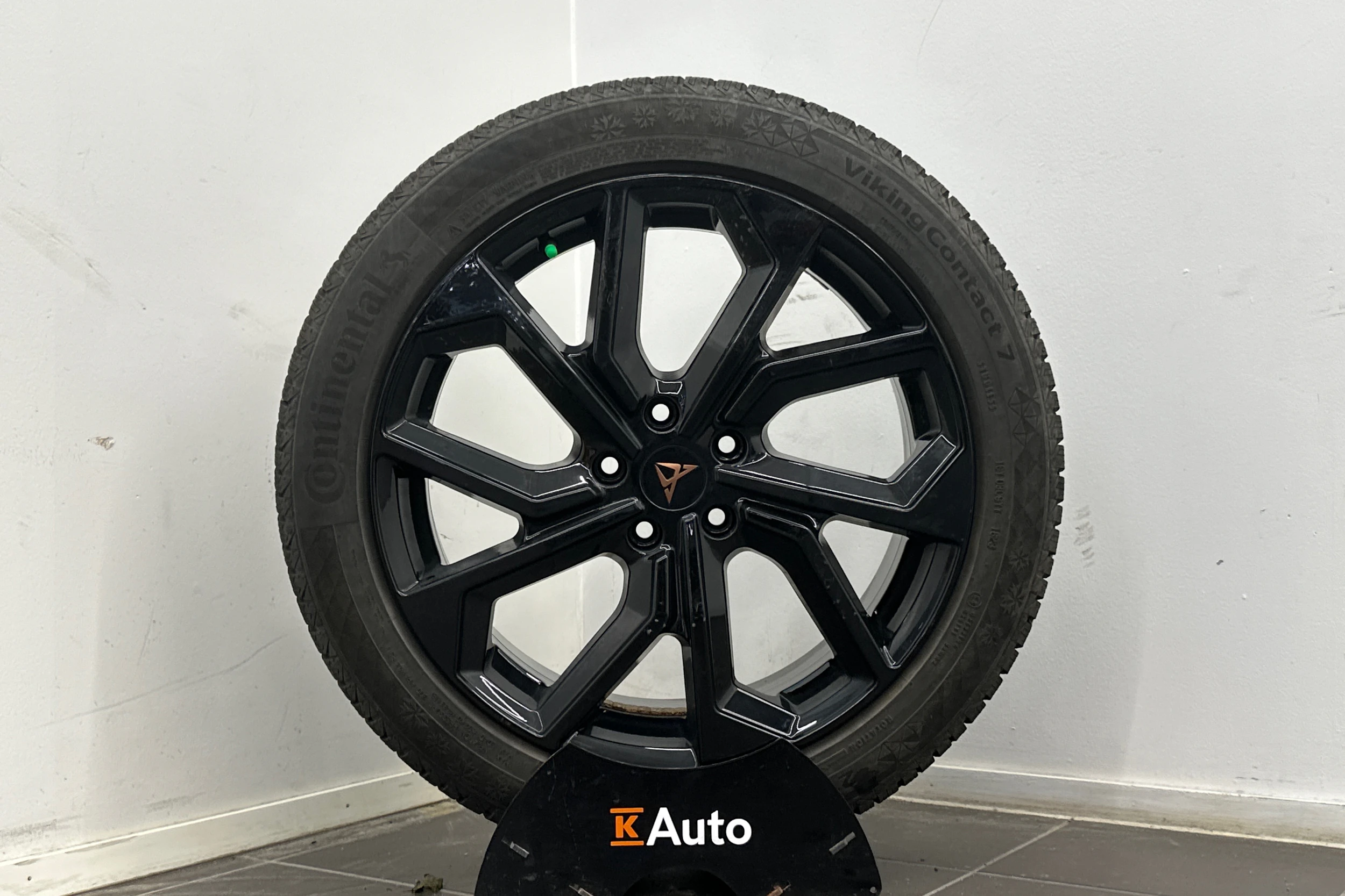 Harmaa CUPRA BORN 2023 kuva 13.