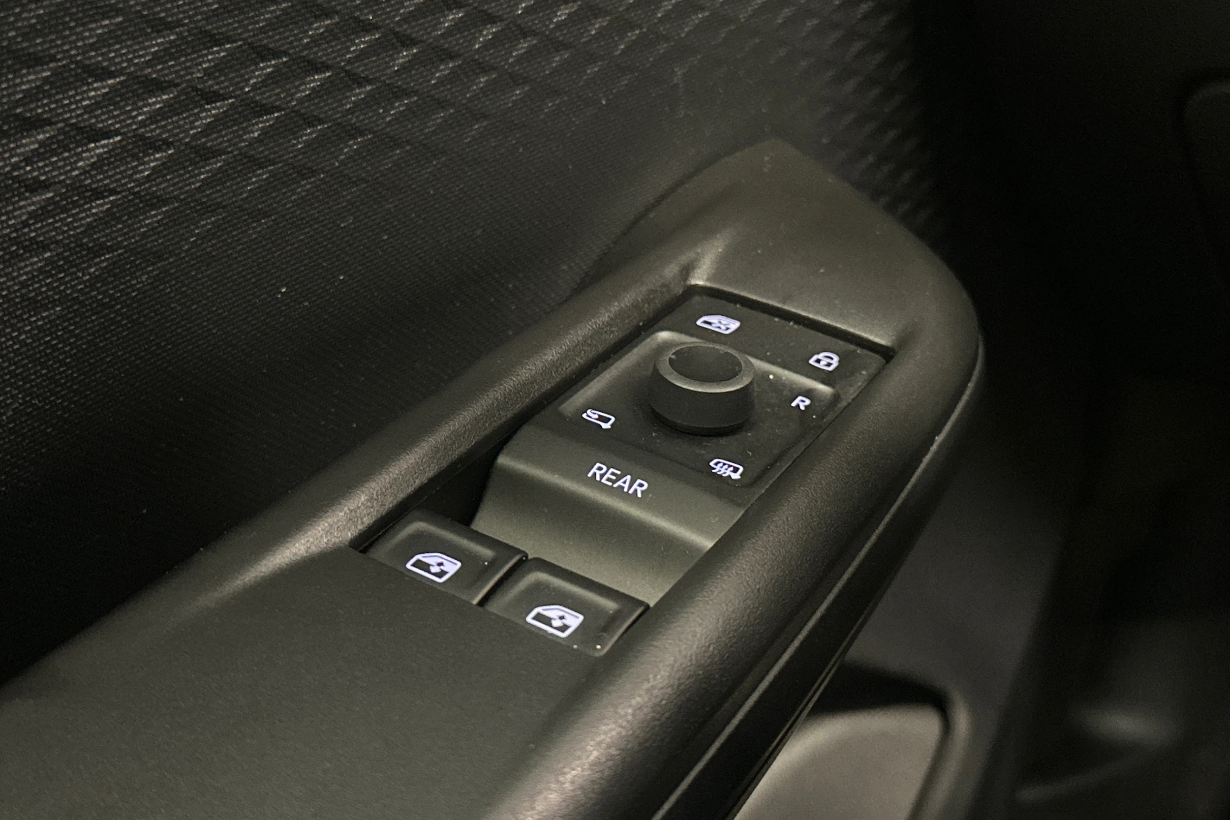 Harmaa CUPRA BORN 2023 kuva 17.