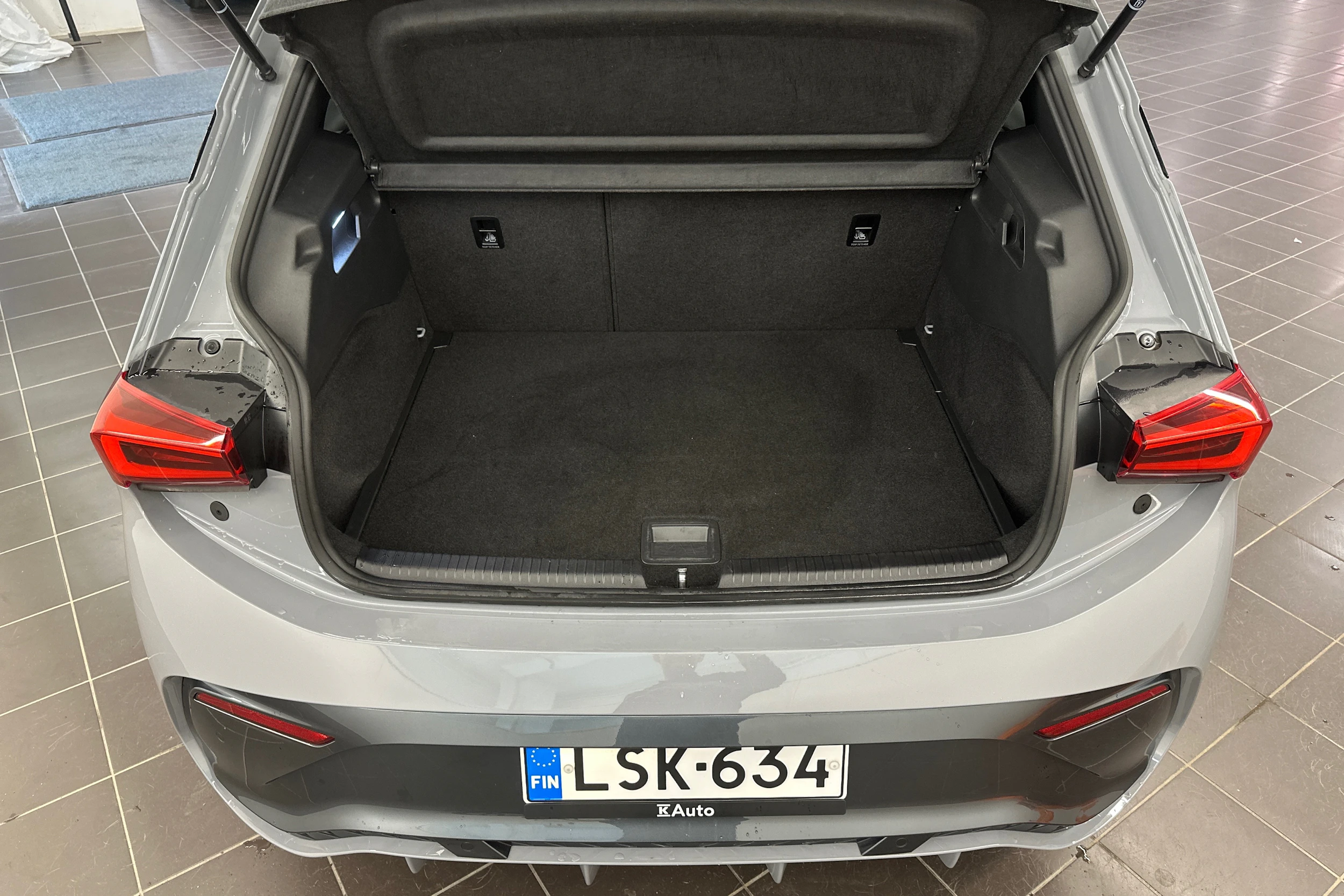 Harmaa CUPRA BORN 2023 kuva 29.