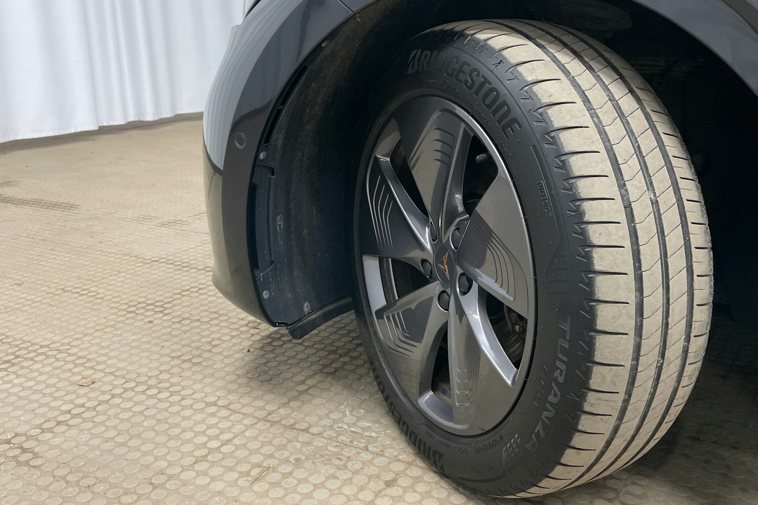 harmaa CUPRA Born 2023 kuva 13.