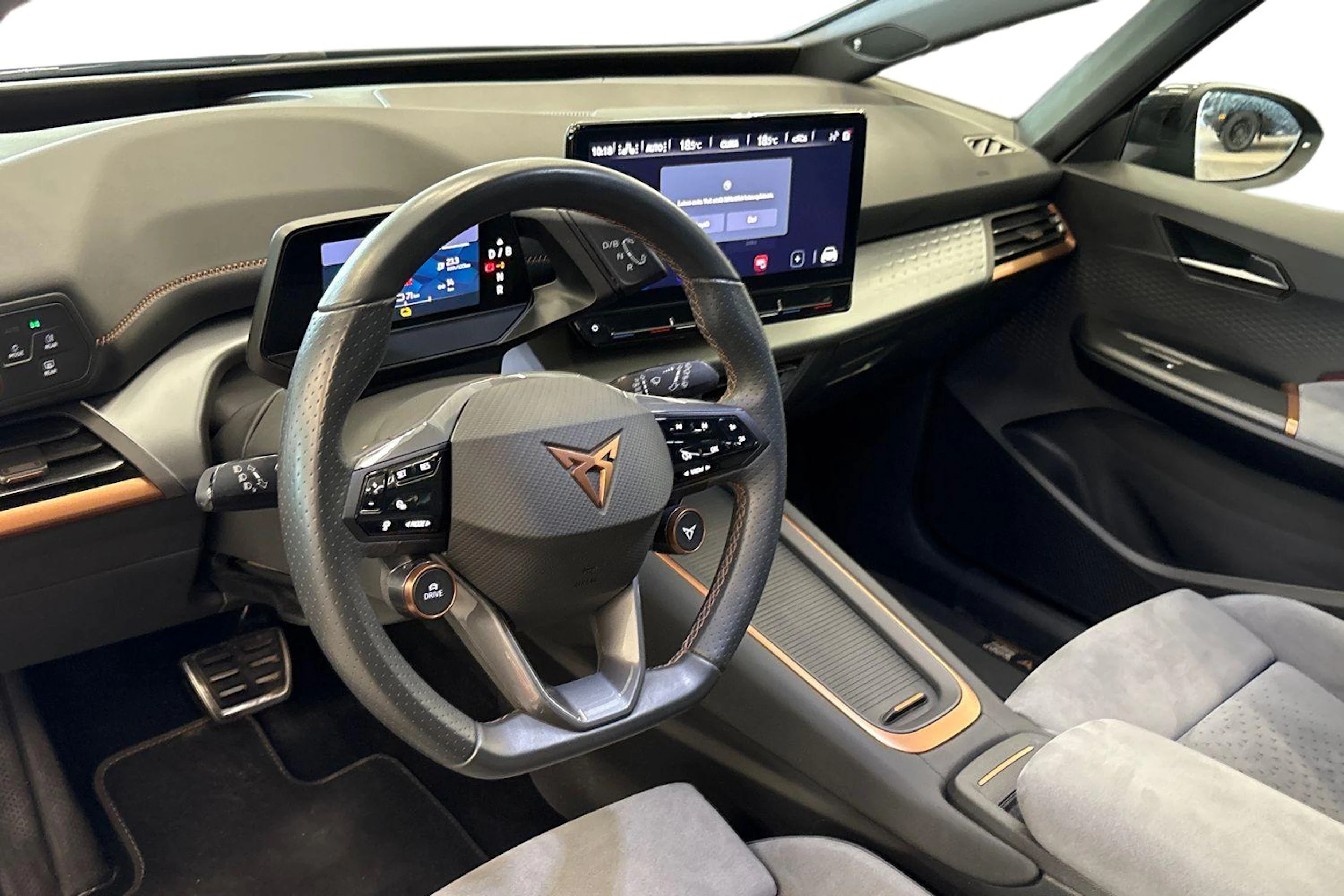harmaa CUPRA Born 2023 kuva 6.