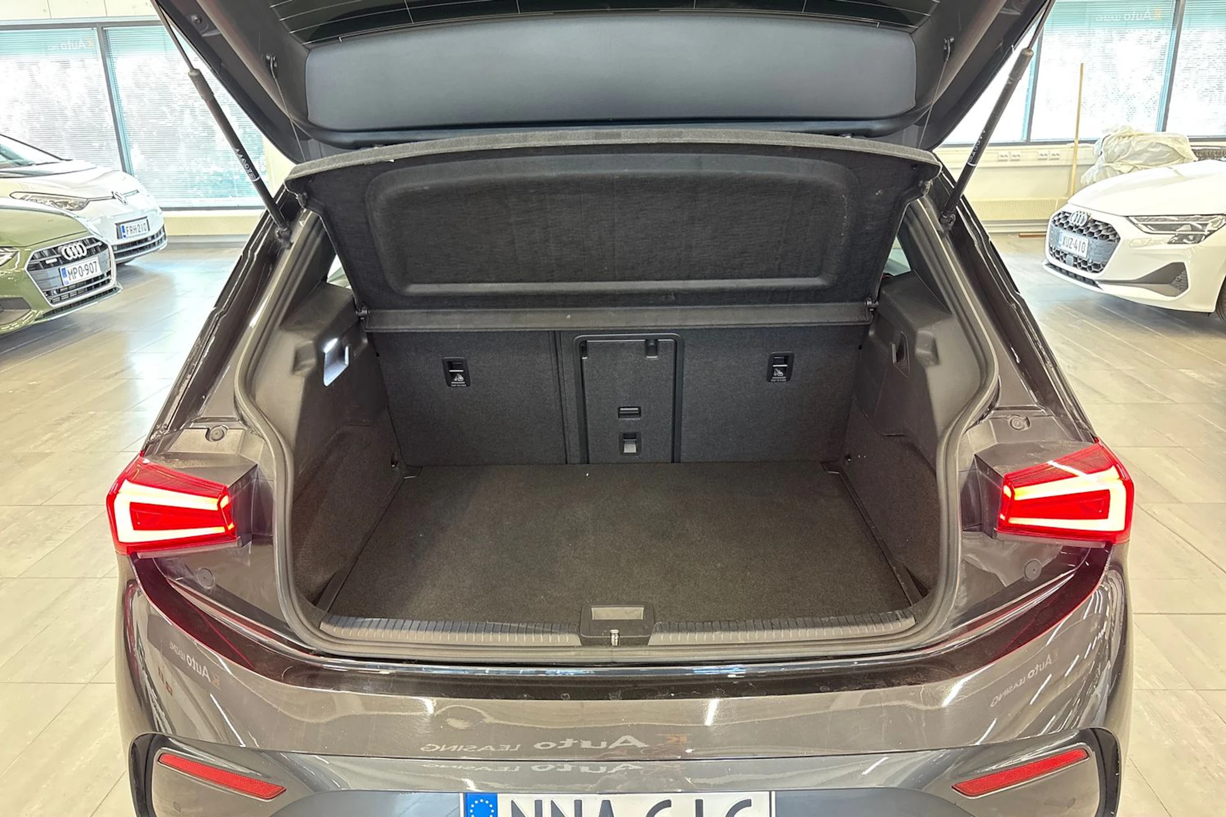 harmaa CUPRA Born 2023 kuva 16.