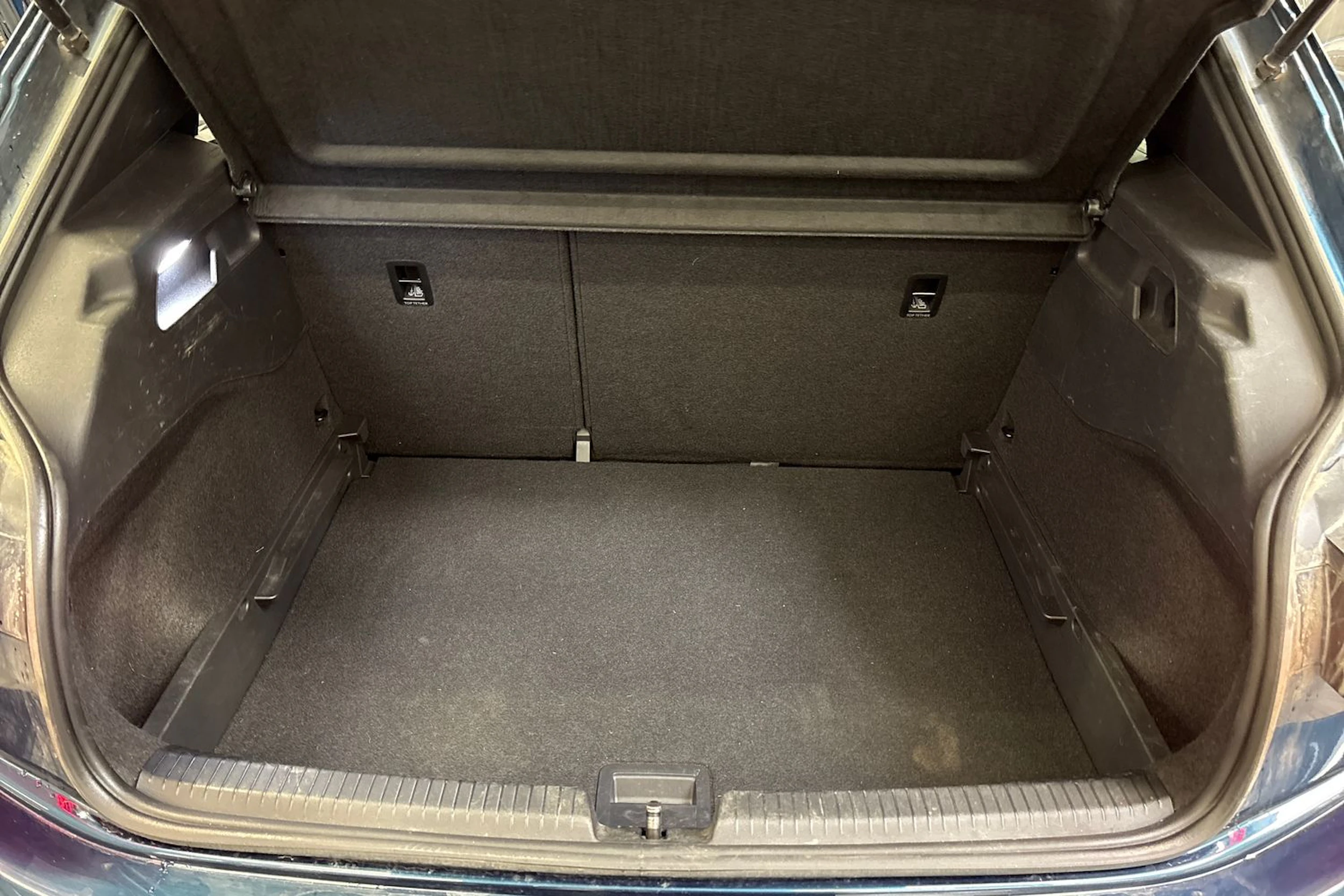 sininen CUPRA Born 2023 kuva 16.