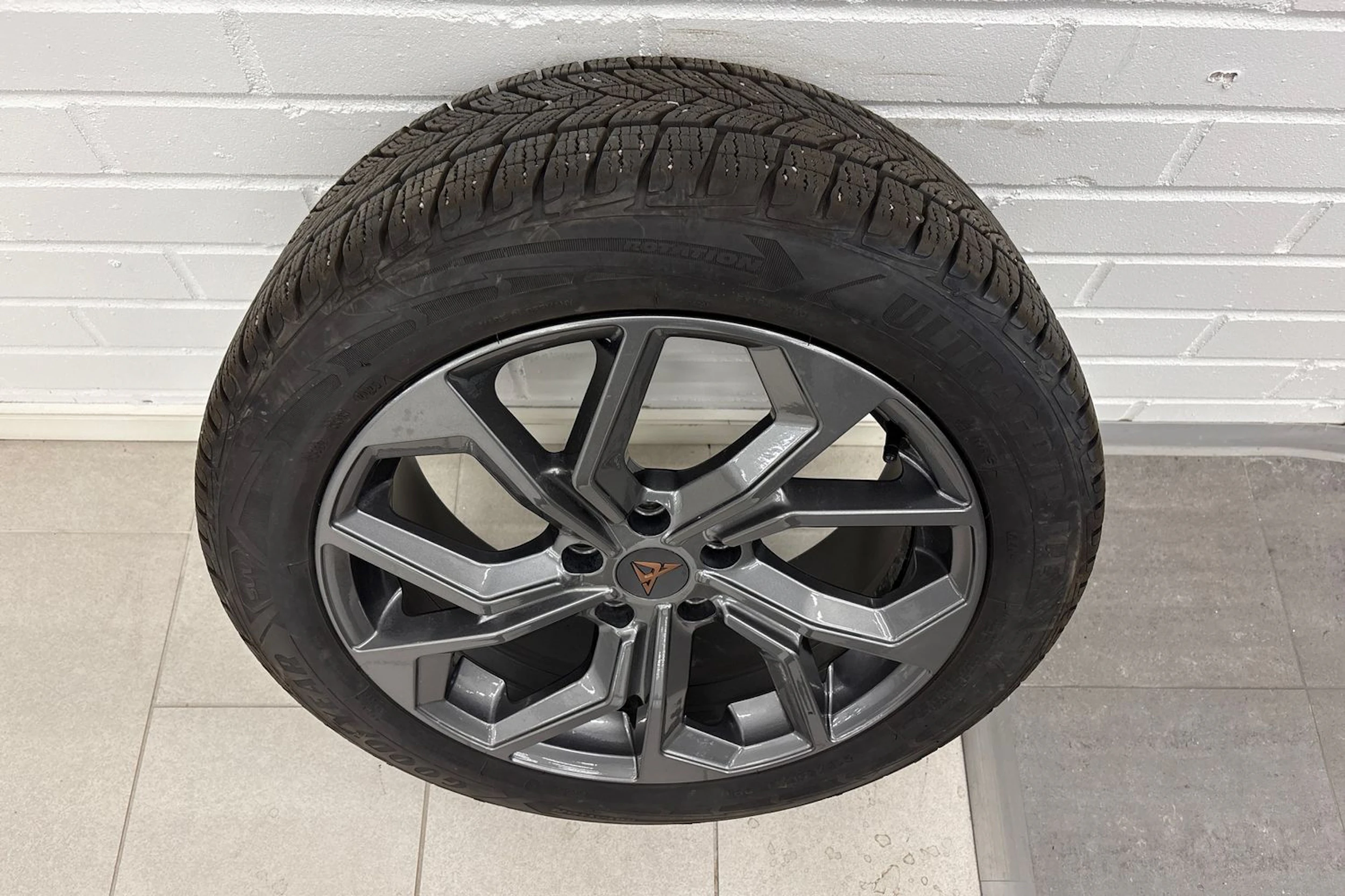 harmaa CUPRA Born 2023 kuva 10.