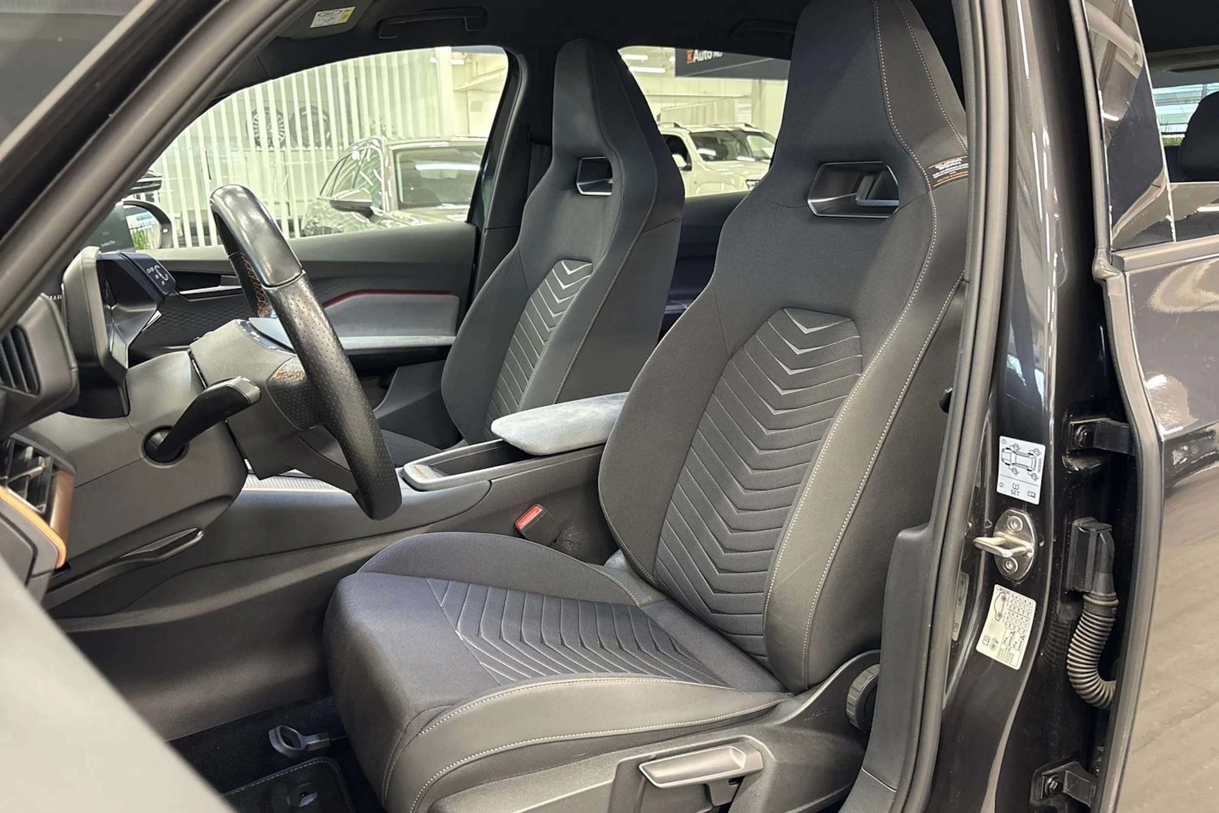 harmaa CUPRA Born 2023 kuva 11.
