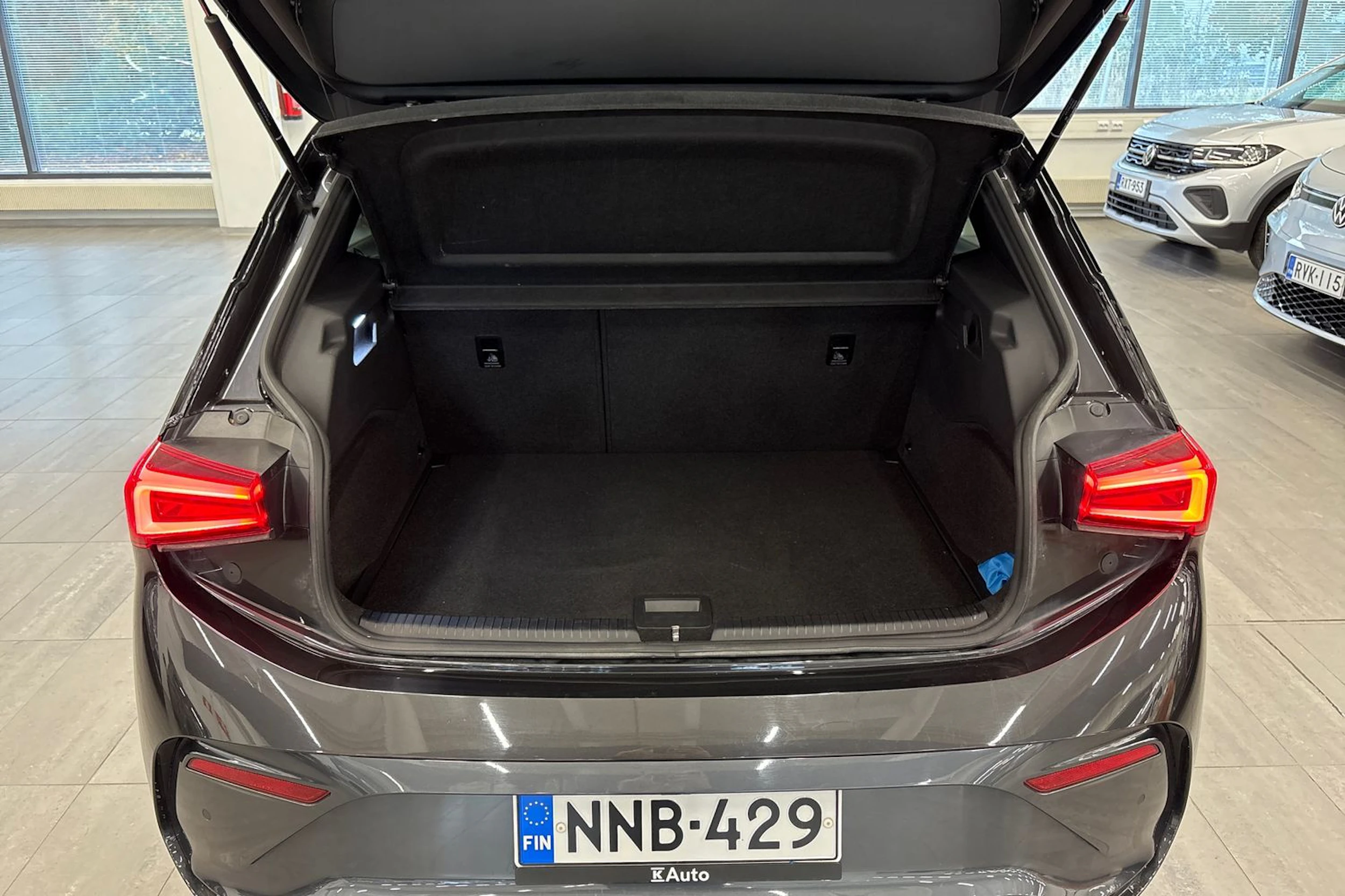 harmaa CUPRA Born 2023 kuva 15.