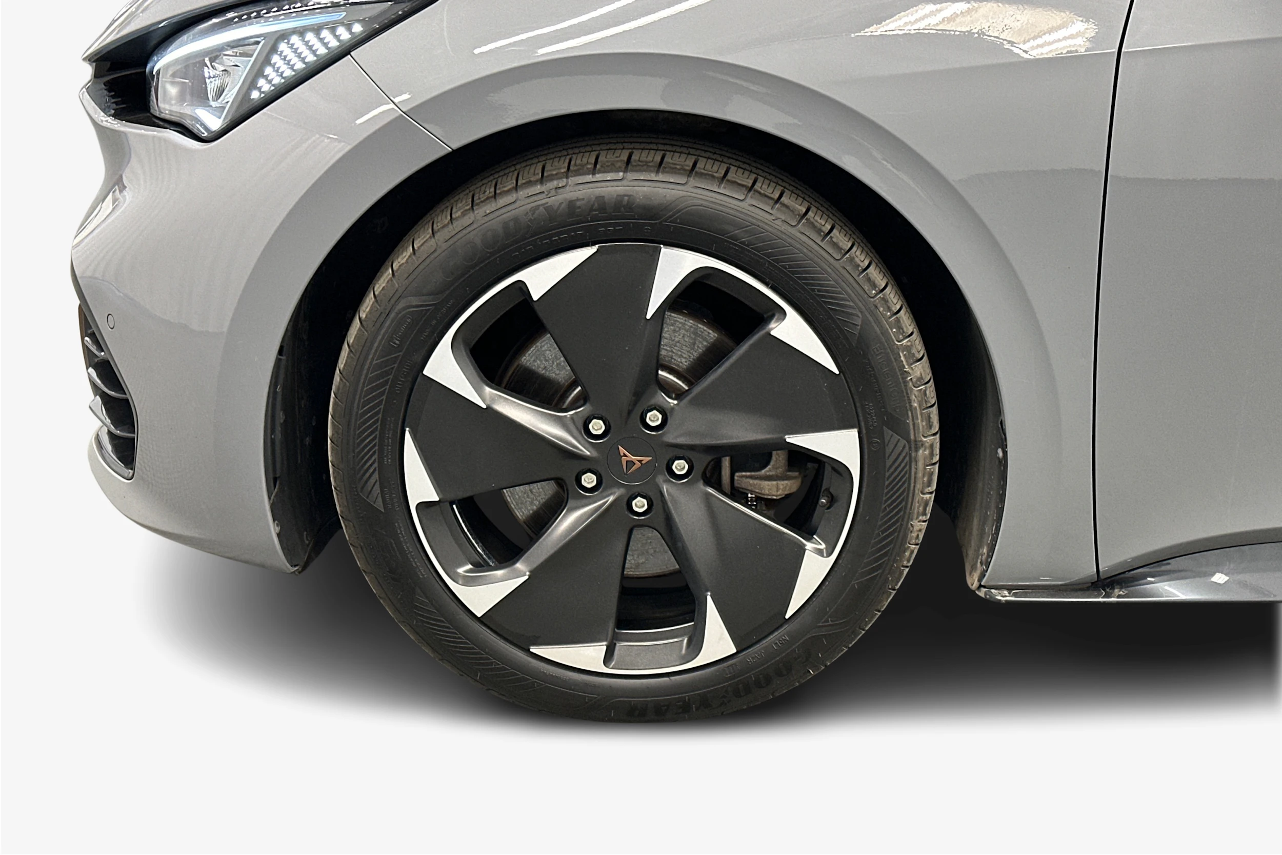 harmaa CUPRA Born 2023 kuva 12.