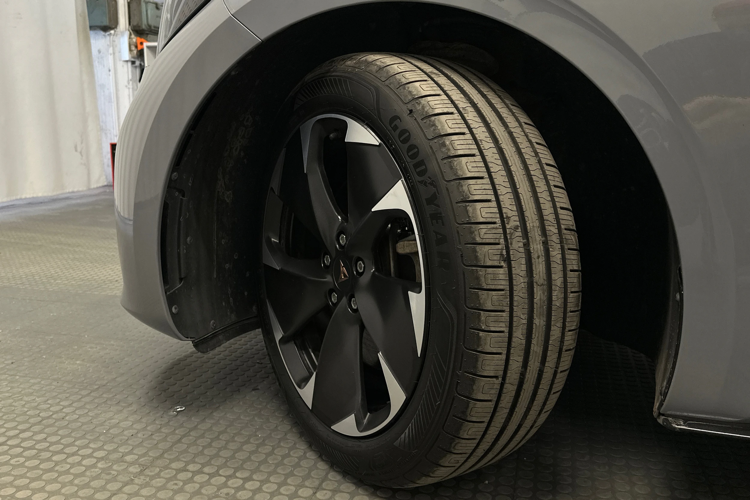 harmaa CUPRA Born 2023 kuva 13.