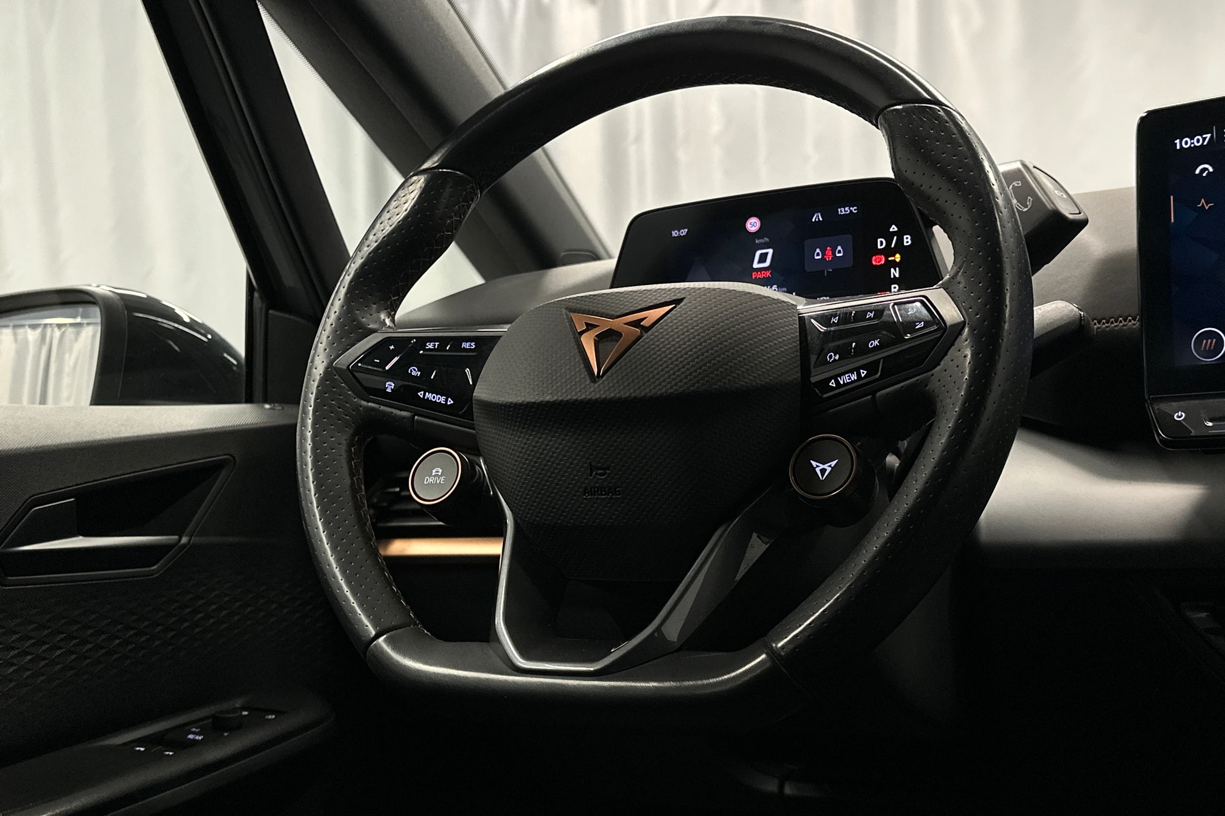 harmaa CUPRA Born 2023 kuva 16.