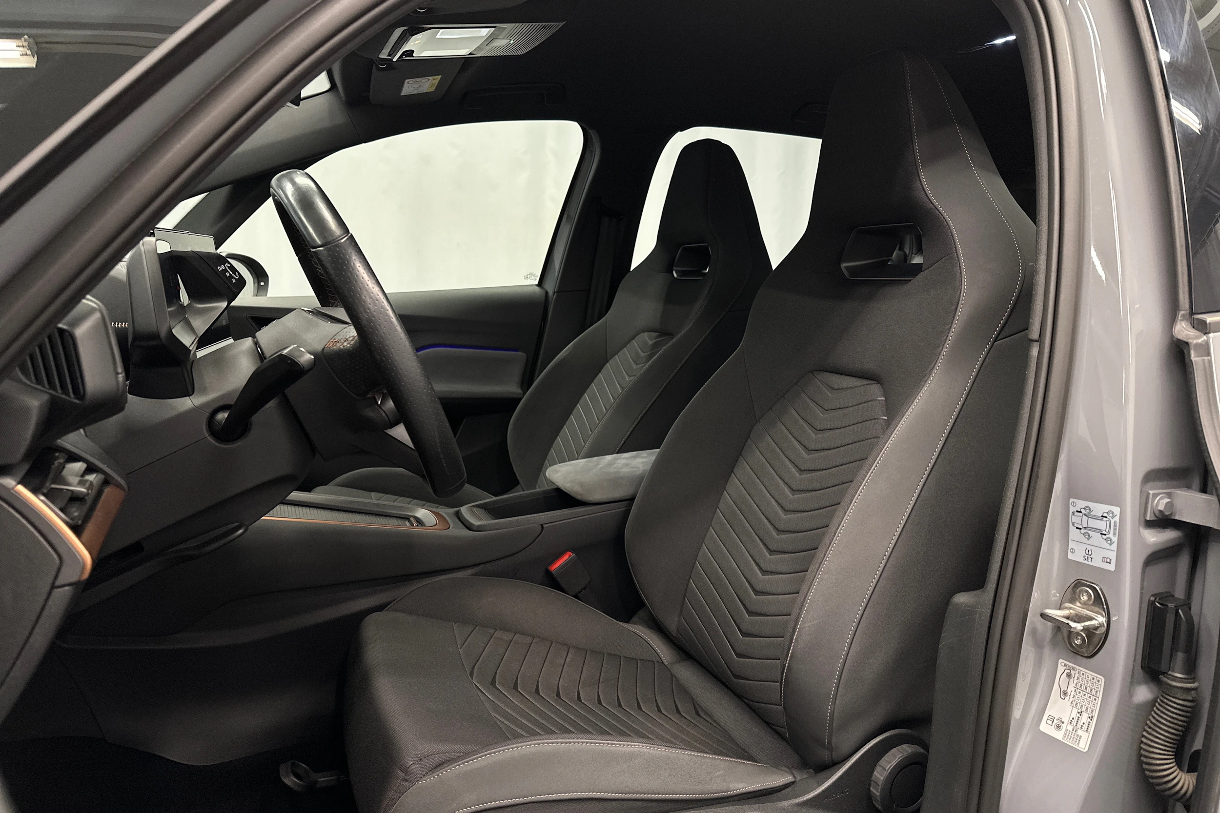 harmaa CUPRA Born 2023 kuva 17.