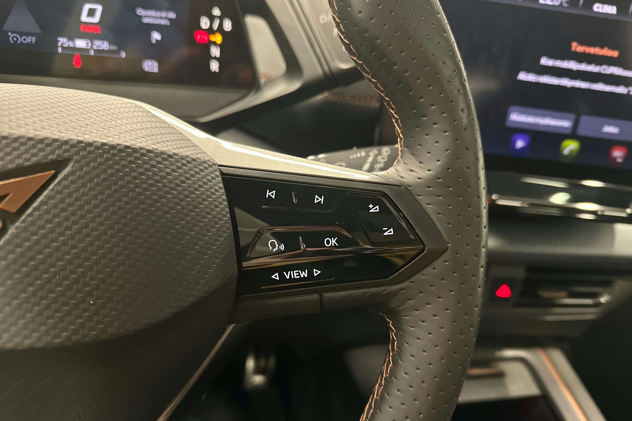 harmaa CUPRA Born 2023 kuva 15.