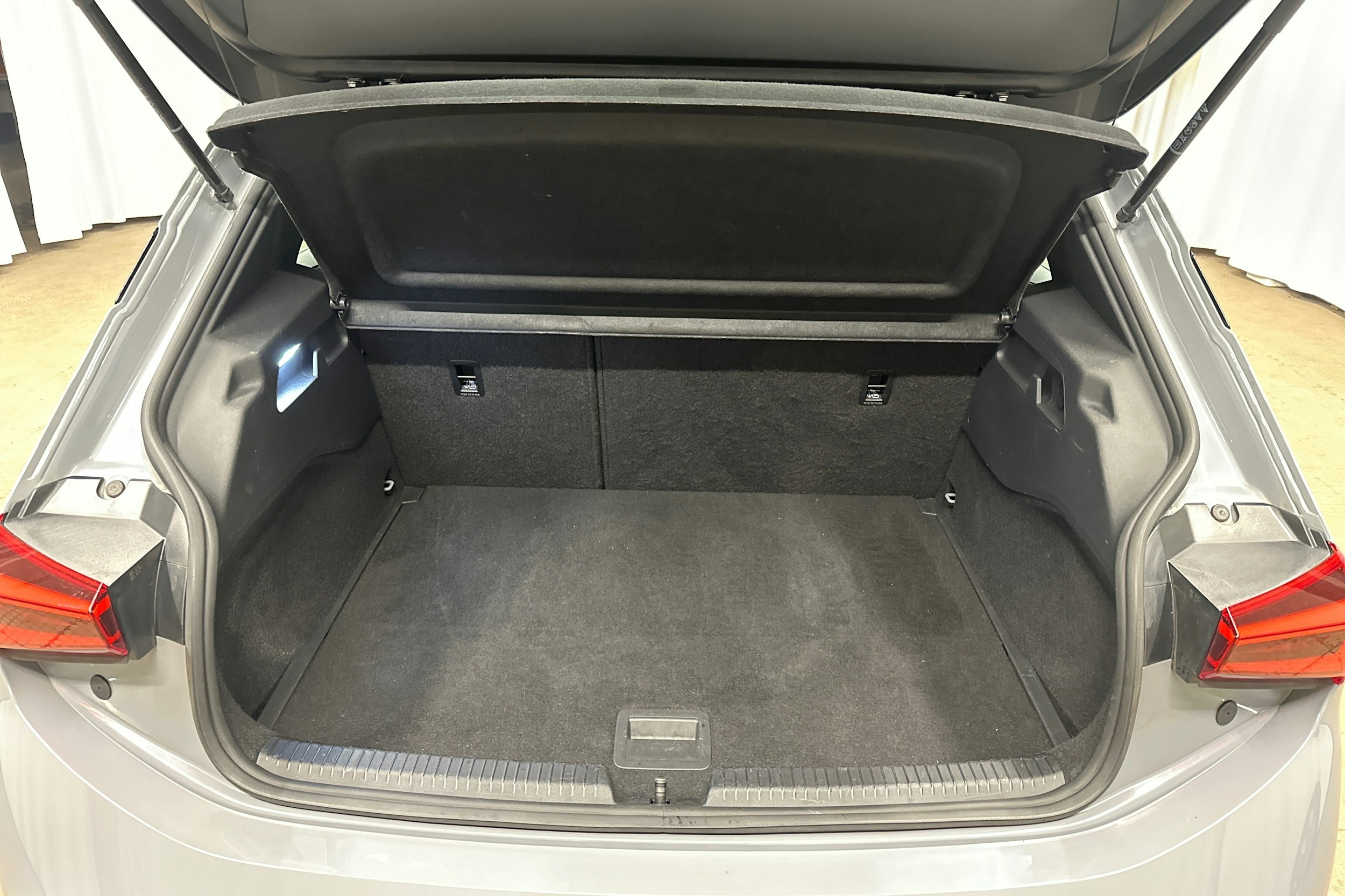 harmaa CUPRA Born 2023 kuva 33.