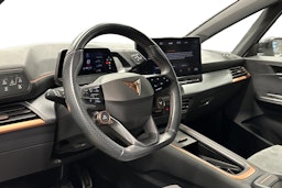 valkoinen CUPRA Born 2023 kuva 3.