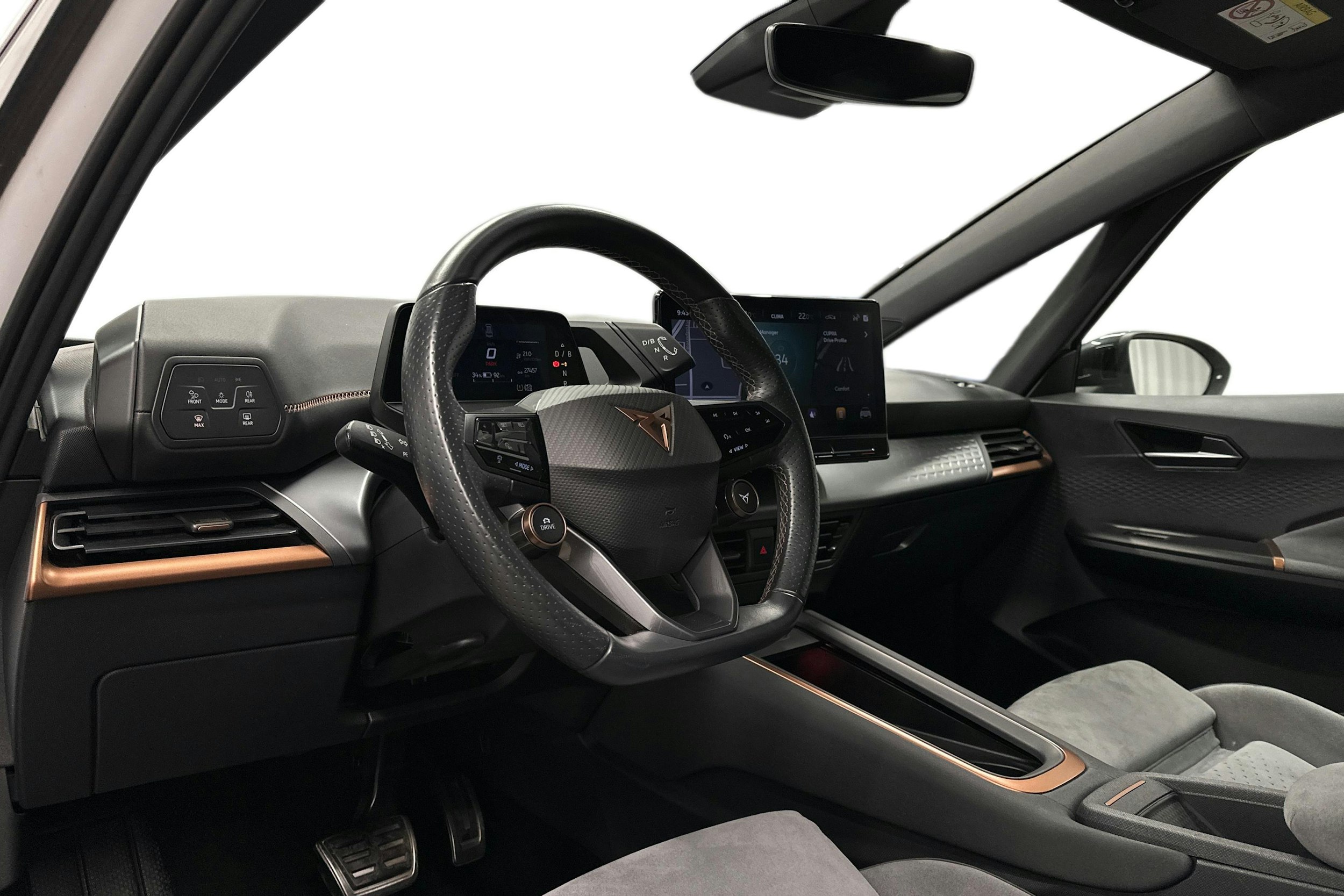 valkoinen CUPRA Born 2023 kuva 7.