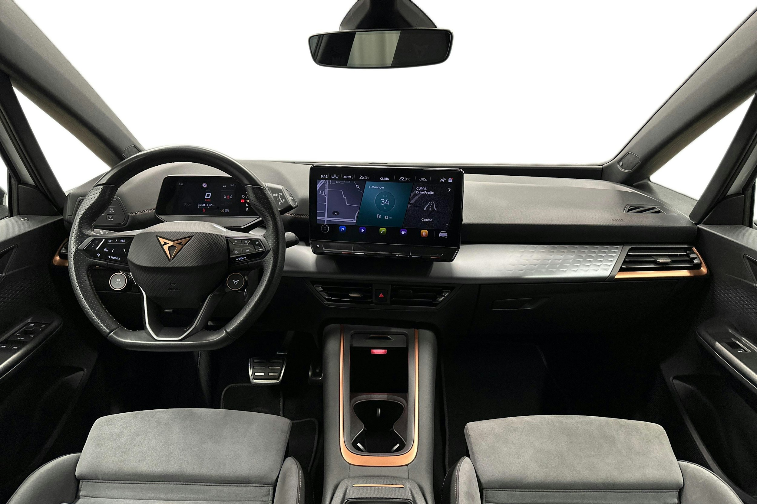 valkoinen CUPRA Born 2023 kuva 9.