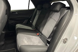 valkoinen CUPRA Born 2023 kuva 10.