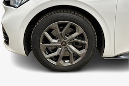 valkoinen CUPRA Born 2023 kuva 11.