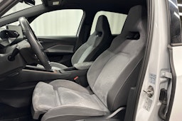 valkoinen CUPRA Born 2023 kuva 15.